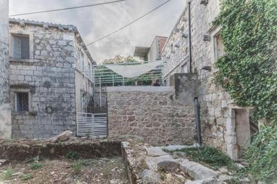 4 Limuna - Stone House