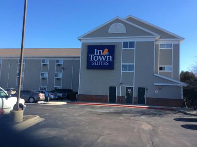 InTown Suites Extended Stay Chicago IL - Elk Grove O'Hare