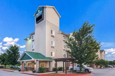 HomeTowne Studios & Suites by Red Roof Bentonville, Photo 2