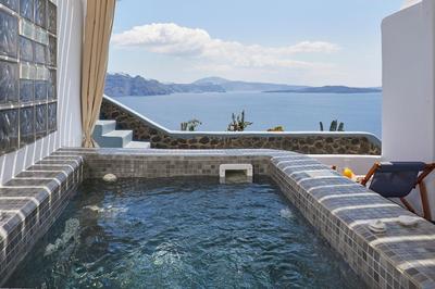 Luxury Santorini Villa Superior Cave Villa Outdoor Hot Tub