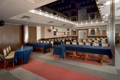 Hotel Forum - Free Parking for cars