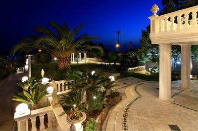 Black Diamond Luxury Villa Anavyssos in Athens