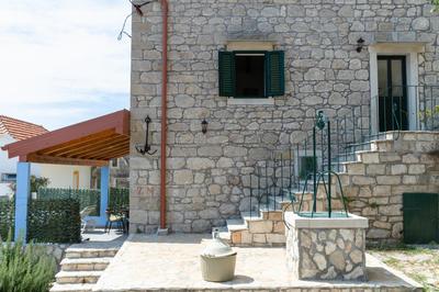 Stone house Dario with Finnish sauna and an outdoor hot tub