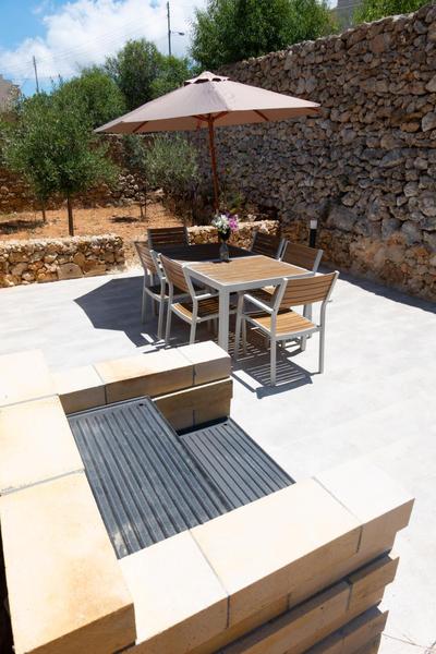 Si-Ku Holiday Home with Private Pool and Hot Tub