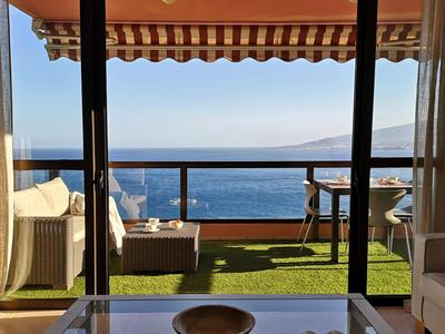 Magnific flat with panoramic sea views