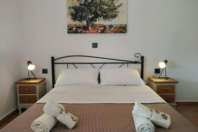 Apartment with Private Pool for Rent in Tzanata Kefalonia