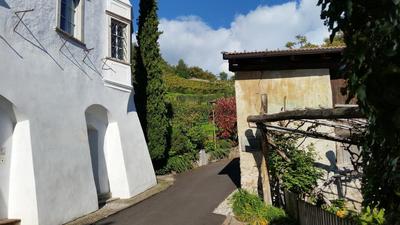 Ruhige Ferienwohnung mit Garten und Garage in Privatvilla