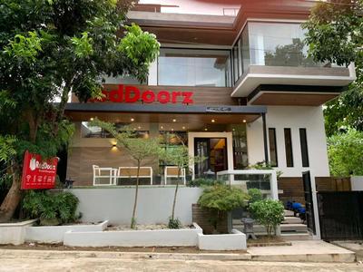 RedDoorz at Antons Loft Designer Resort Pansol Calamba Laguna