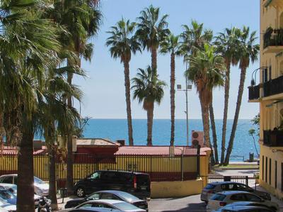 Apartamento a 50 metros de la playa malagueta con vistas al mar