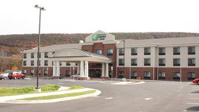 Holiday Inn Express & Suites Cumberland - La Vale by IHG