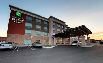 Holiday Inn Express & Suites - Detroit North - Roseville by IHG