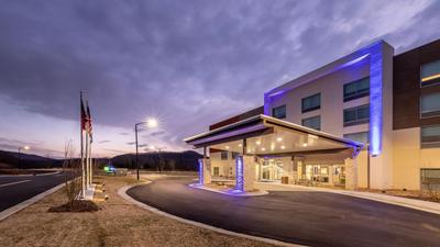 Holiday Inn Express & Suites - Marion by IHG