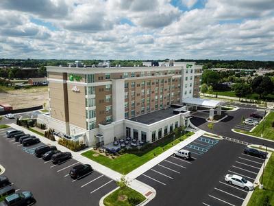Holiday Inn & Suites - Farmington Hills - Detroit NW by IHG