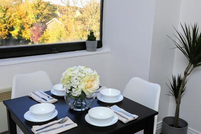 Aisiki Living at Upton Road, Multiple 1, 2, or 3-Bedroom Apartments, King or Twin Beds with Free WiFi & Parking Space
