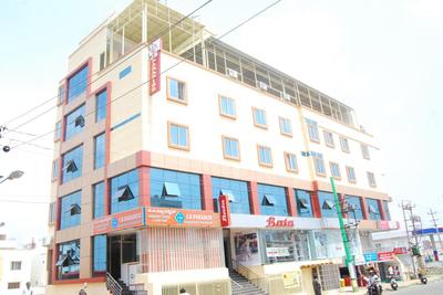 STAYMAKER SRK Paradise