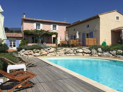 AU PIED DU VENTOUX
