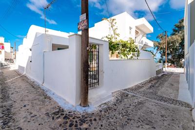 Authentic Santorinian Home Experience