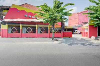 Capital O 3198 Sukomanunggal Inn