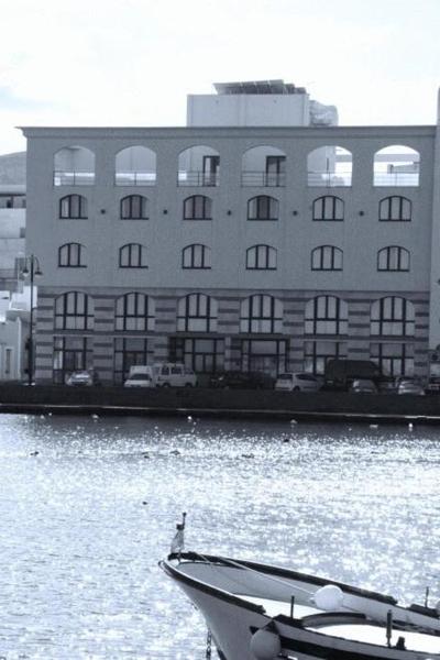 Yacht Marina Hotel