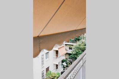Newly Renovated Athenian Apt with Balcony