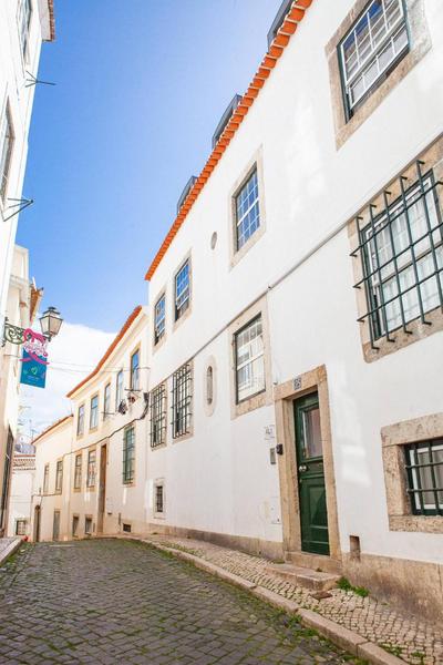 Alfama Delight Panoramic River and Historic City Views 3 Bedrooms and 2 Bathrooms AC 18th Century Building