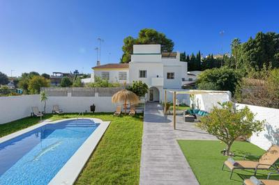 Villa Mamba By Seric,15' walking to the beach