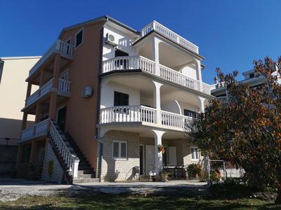 GROZDANA Apartments with terrace and sea view