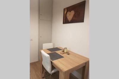 Modern elegant apartment next to Mon Repo
