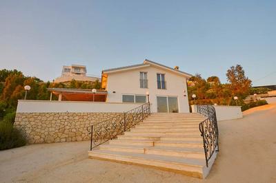 Magnificent Villa Favara + Sea View