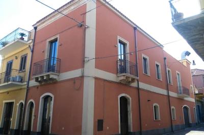 Charming House in Riposto with On Site Parking