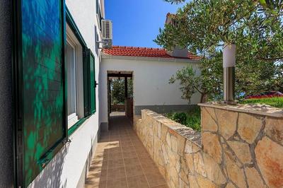 Luxury Beachfront Villa Dalmatino Trogir with private pool right at the beach in Okrug Gornji - Ciovo