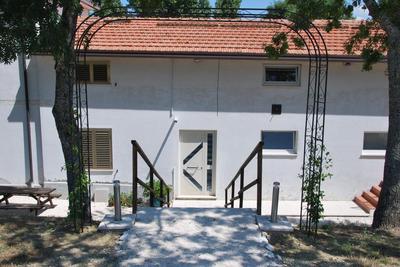 Casa Con Vista Holiday Rentals, Wisteria