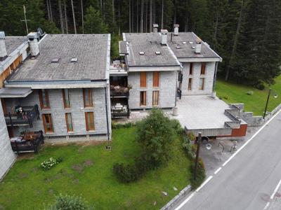CENTRAL WOODEN CHALET WITH FOREST VIEW
