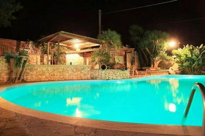 4 bedrooms appartement with shared pool furnished terrace and wifi at Castrignano del Capo 4 km away from the beach