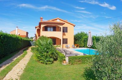 Holiday apartment Ana with private pool