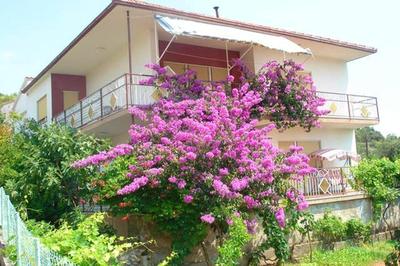 Family-friendly apartment with parking in Vinišće, 100 m²