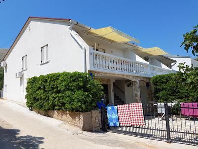 Charming Apartment in Pag with Sea View, 40 sqm