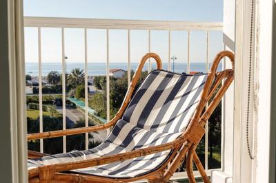 Spacious Apartment in Forte dei Marmi - Sea View & Balcony