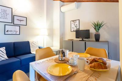 Blue Attic - Historical Como City Center by Rent All Como