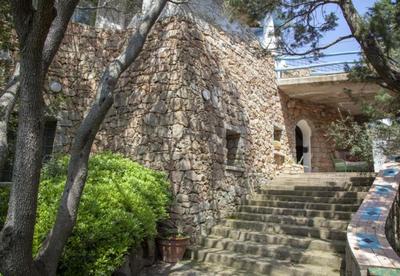 Charming Villa in Olbia with Shared Pool and Garden