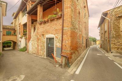 Charming apartment in Lastra a Signa with included parking