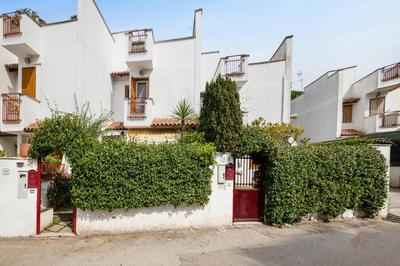 Charming house near the lake in Sabaudia with balcony