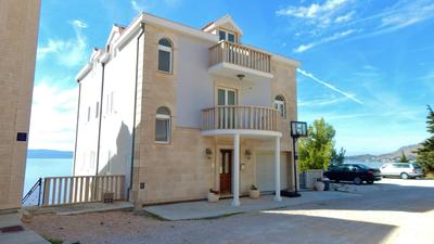 Sea view apartment in Omis Terrace