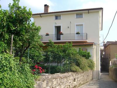 Spacious apartment in Ceraso with mountain view