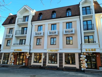 EVEREST Готель