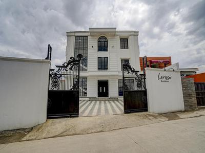 OYO Capital O 90164 La'rissa Residence