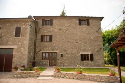 Charming house in Caprese Michelangelo with shared pool
