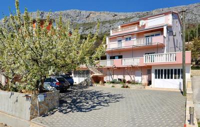 Family Villa in Solin with Pool