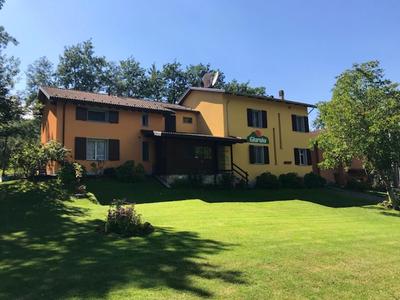 Comfortable Chalet in Giarola with Mountain View