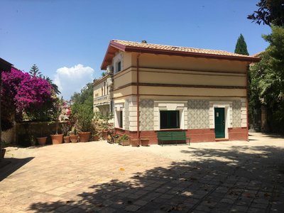 Comfy house in Crotone, fenced garden